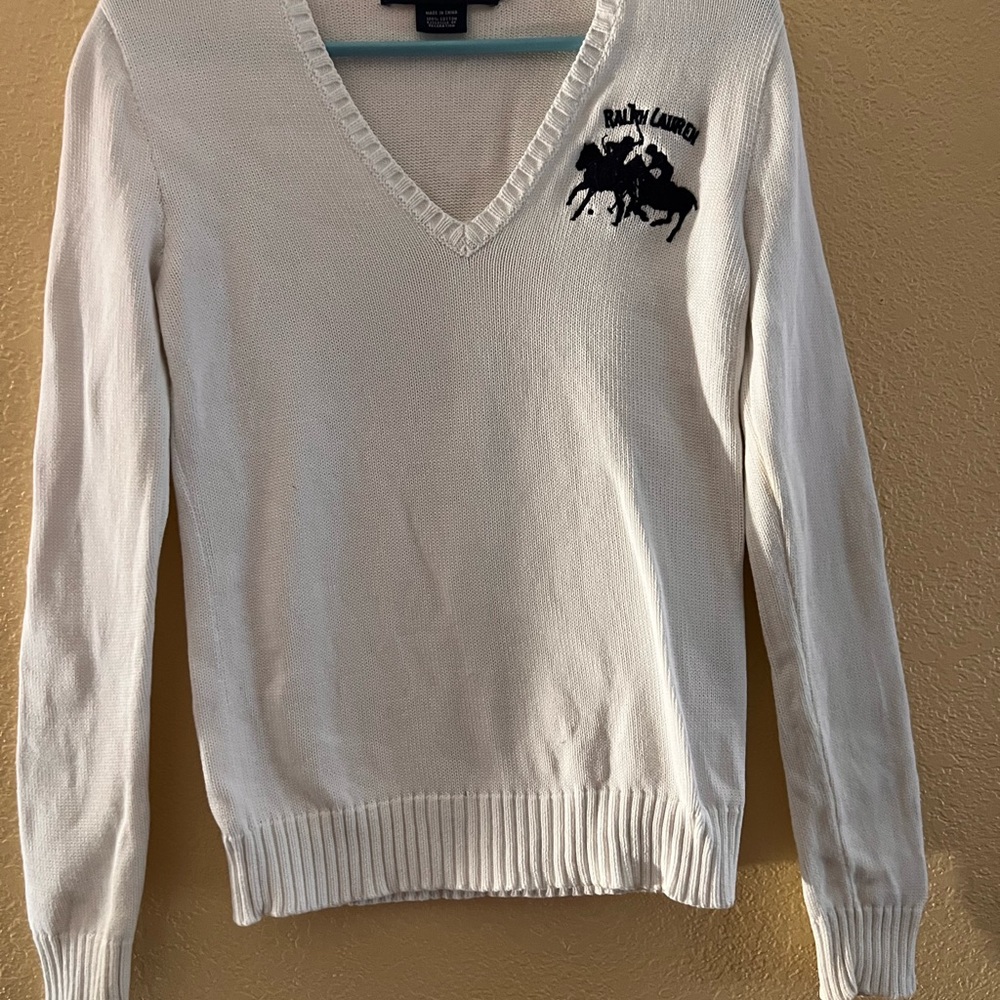Ralph Lauren white V-Neck Sweater Medium double pony embroidered logo.